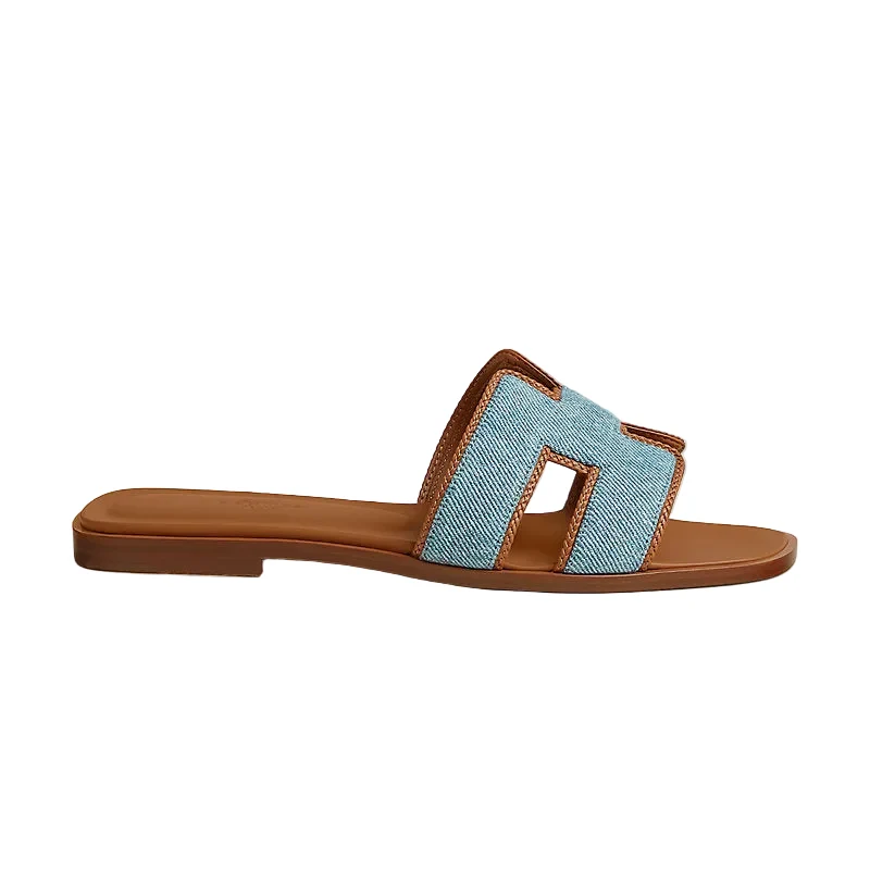 7C532338-9C5A-4D3F-923E-2EA6A509E521 Hermès Oran sandal 'Bleu Clair / Naturel' - Image 1