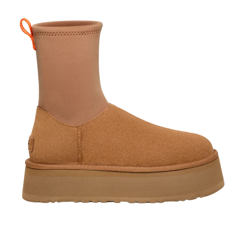 ugg-pumped-venture-daze-sand-black-2025-02-07T211731_761 UGG Cassic Dipper Boot – Chestnut - Image 1